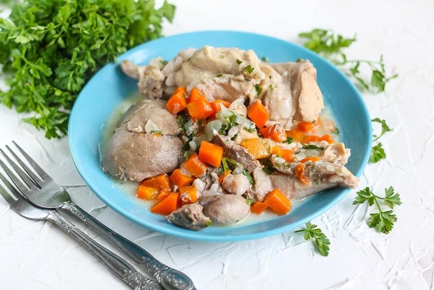 Мяса труса з тушанымі кабачкамі